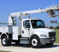 2015 POSI-PLUS 800-40 MOUNTED ON 2015 FREIGHTLINER BUSINESS CLASS M2 106