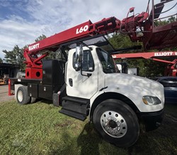 2013 Elliott L60R MOUNTED ON 2013 FREIGHTLINER BUSINESS CLASS M2 106