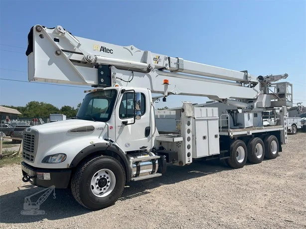 2015 ALTEC AH125 MOUNTED ON 2015 FREIGHTLINER BUSINESS CLASS M2 112