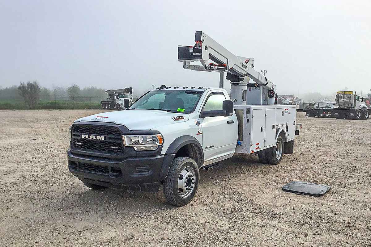 2022 Versalift SST-40-EIH