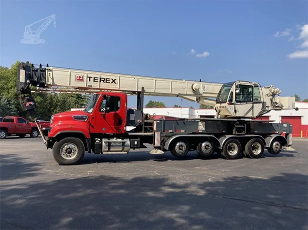 2015 TEREX CROSSOVER 4500L MOUNTED ON 2016 FREIGHTLINER 114SD