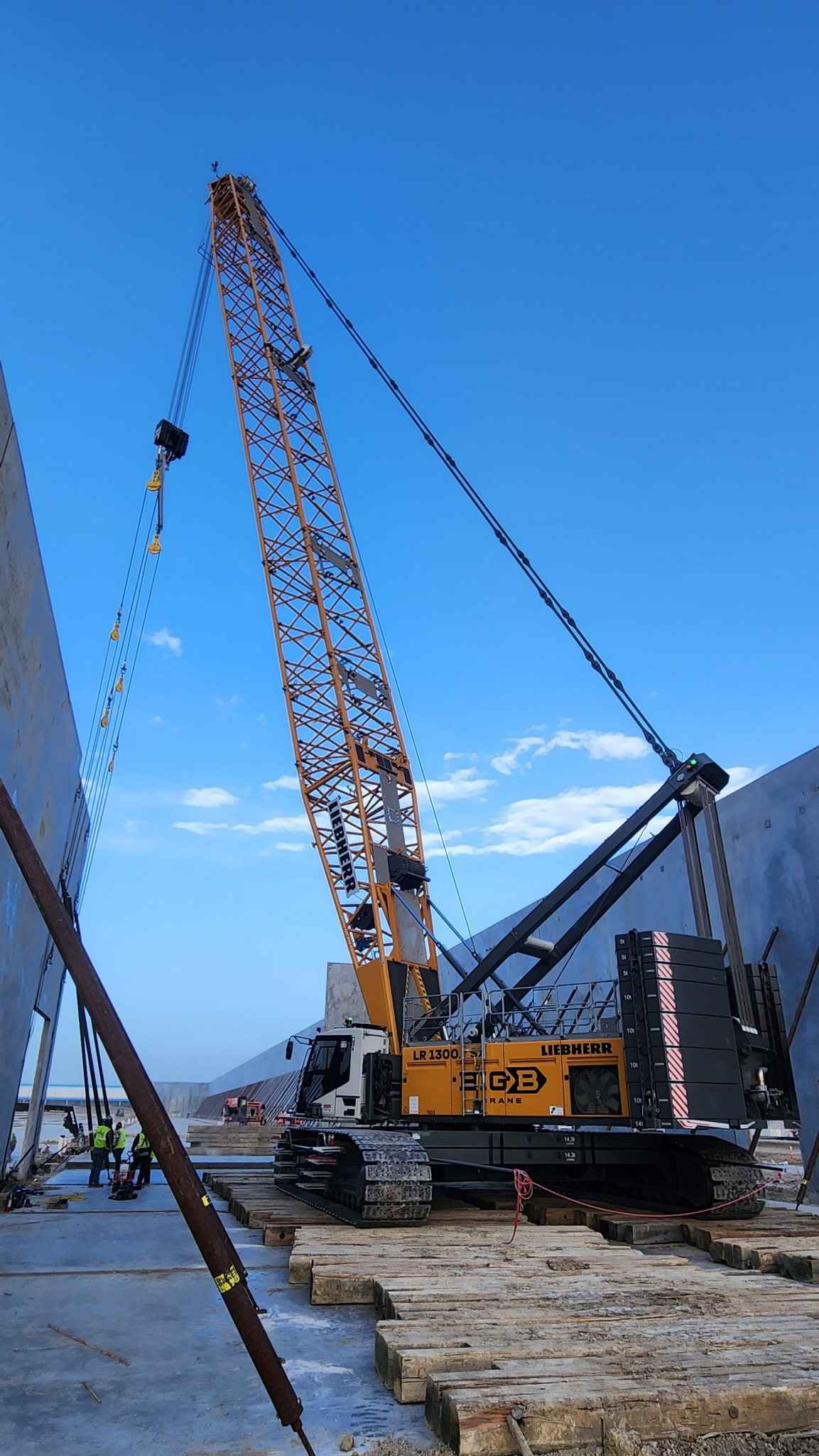 2025 Liebherr LR1300.1SX
