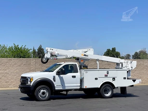 2017 ALTEC AT40G MOUNTED ON 2017 FORD F550
