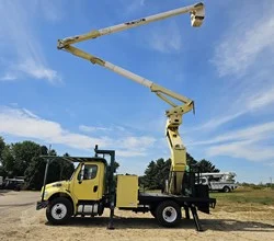 2013 HI RANGER XT60-70 MOUNTED ON 2013 FREIGHTLINER BUSINESS CLASS M2 106