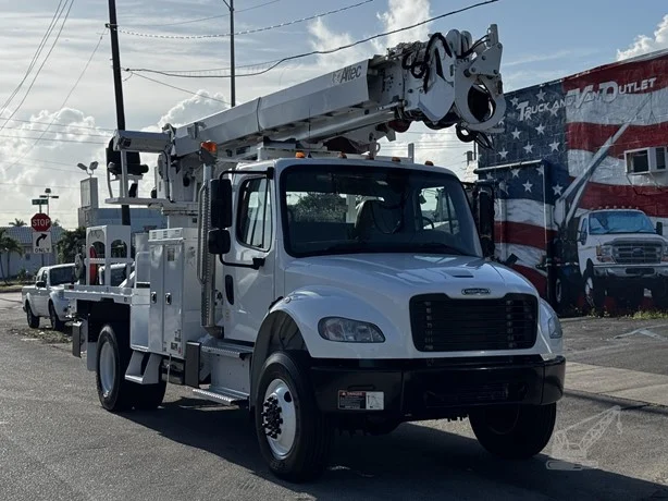 2020 ALTEC DM45BTR MOUNTED ON 2020 FREIGHTLINER BUSINESS CLASS M2 106