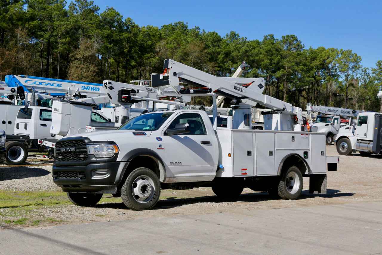 2019 Versalift SST-40-EIH