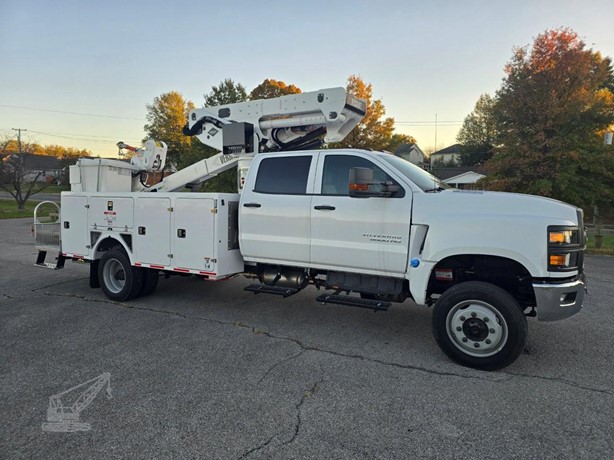 2023 Versalift VST40MHI MOUNTED ON 2023 CHEVROLET SILVERADO 5500HD Bucket Trucks / Service Trucks for Rent