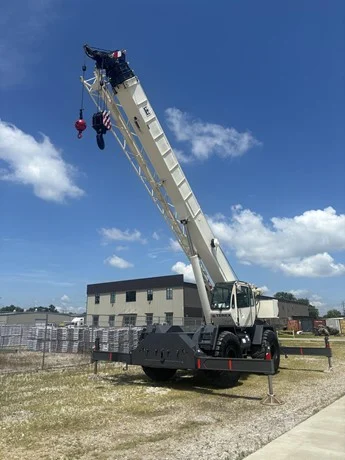 2011 TEREX RT555