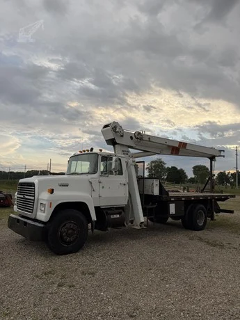 1987 NATIONAL 500 MOUNTED ON 1987 FORD L8000