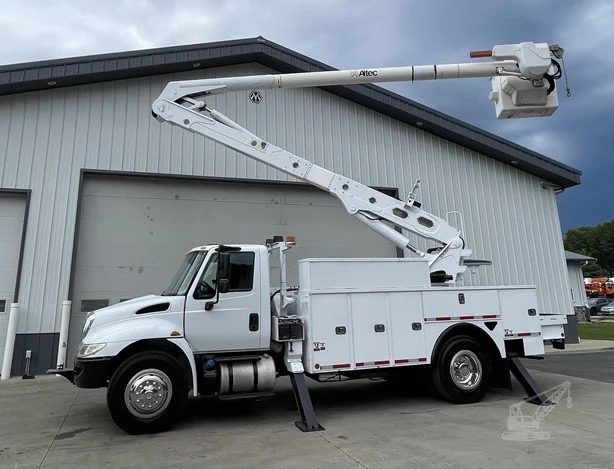 2016 ALTEC AA55E MH MOUNTED ON 2016 INTERNATIONAL DURASTAR 4300