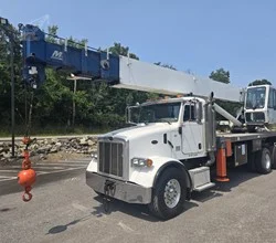 2004 MANITEX 38124S MOUNTED ON 2004 PETERBILT 357