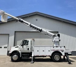 2011 ALTEC DM47T MOUNTED ON 2011 INTERNATIONAL DURASTAR 4400
