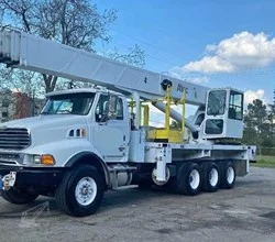 2006 Altec AC35-127 MOUNTED ON 2006 STERLING 6513