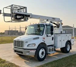 2022 VERSALIFT VTP40NE MOUNTED ON 2026 FREIGHTLINER BUSINESS CLASS M2 106