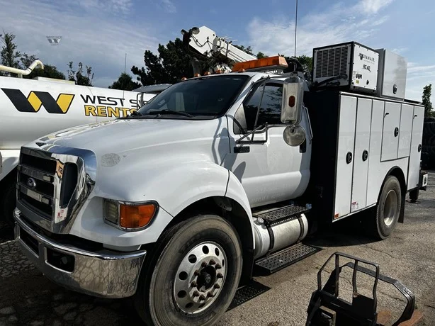 2012 Summit TRUCK BODIES 10620 MOUNTED ON FORD F750