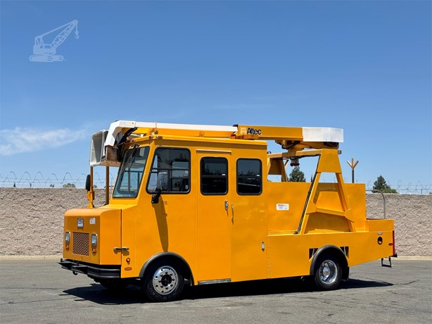 2005 Altec LS40 MOUNTED ON 2005 WORKHORSE W22