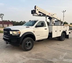 2019 VERSALIFT SST40EIH MOUNTED ON 2019 RAM 5500 TRADESMAN