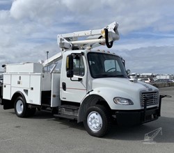 2010 Altec ENTERGY AT37G MOUNTED ON 2010 FREIGHTLINER BUSINESS CLASS M2 106