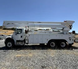 2009 Altec AN67-E100 MOUNTED ON 2009 FREIGHTLINER BUSINESS CLASS M2 106