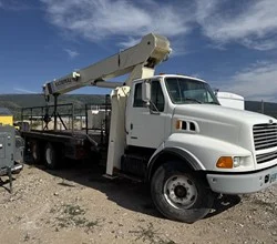 1998 National 800C MOUNTED ON 1999 STERLING L9500