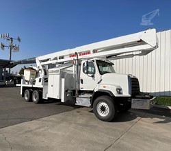 2013 Versalift VST9000I MOUNTED ON 2013 FREIGHTLINER 108SD