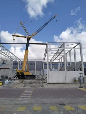 2011 SPACELIFT MC2500T