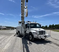 2012 Altec DM47TR MOUNTED ON 2012 FREIGHTLINER BUSINESS CLASS M2 106