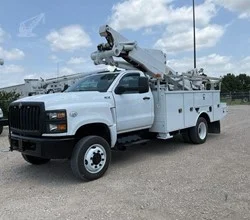 2022 Altec AT41M MOUNTED ON 2022 FORD F550