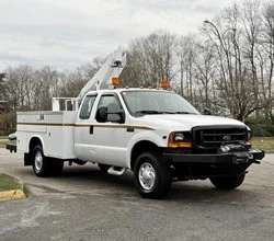 2001 Versalift VT29BI MOUNTED ON 2001 FORD F350 SD XL