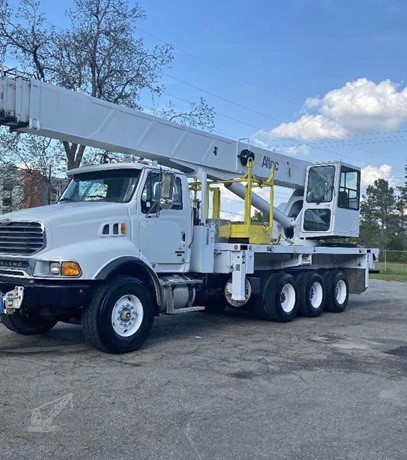 2006 ALTEC AC35-127 MOUNTED ON 2006 STERLING LT9000