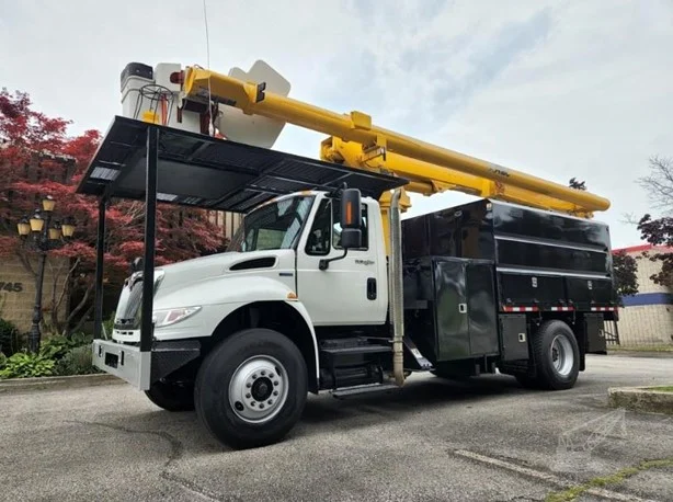 2010 ALTEC LRV58 MOUNTED ON 2010 INTERNATIONAL DURASTAR 4400