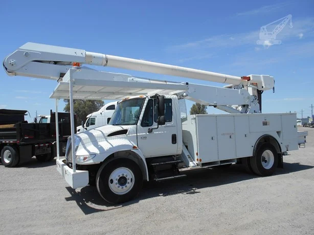 2006 ALTEC AA755L MOUNTED ON 2006 INTERNATIONAL DURASTAR 4300
