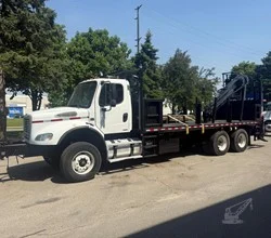 2005 Hiab 144B-3 CL MOUNTED ON 2005 FREIGHTLINER BUSINESS CLASS M2 112