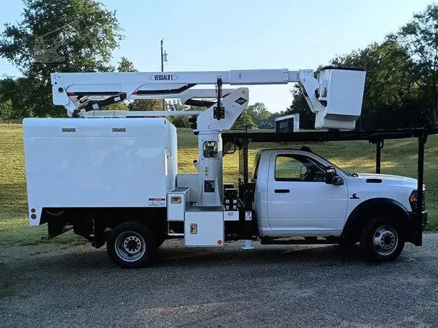 2023 VERSALIFT SST40EIH MOUNTED ON 2023 RAM 5500 HD