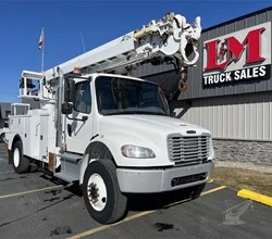 2017 ALTEC DM47BTR MOUNTED ON 2017 FREIGHTLINER BUSINESS CLASS M2 106