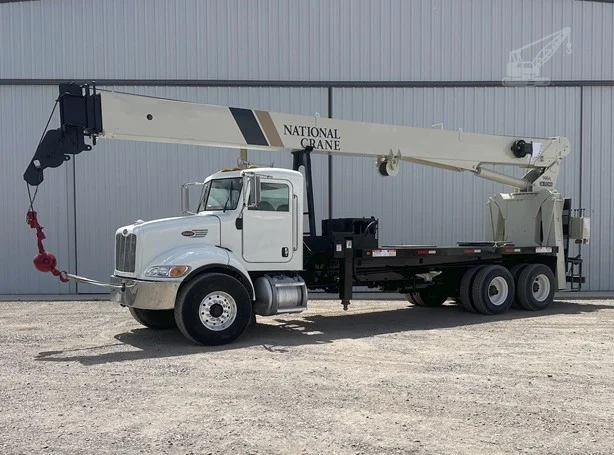 2007 NATIONAL 900A MOUNTED ON 2007 PETERBILT 335