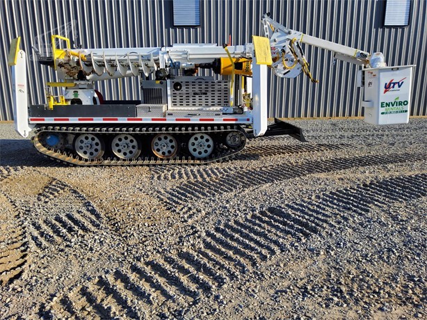 2021 Utv INTERNATIONAL RT02DD Track Digger Derricks for Rent