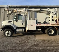 2011 TEREX COMMANDER 4047 MOUNTED ON 2012 INTERNATIONAL WORKSTAR 7300