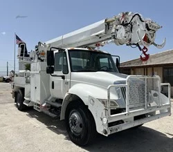 2005 ALTEC DM47BR MOUNTED ON 2005 INTERNATIONAL TRANSTAR 4300