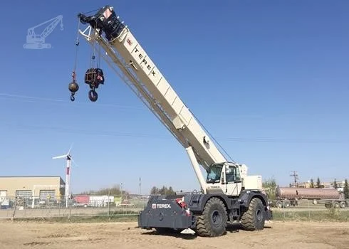 2012 TEREX RT670-1