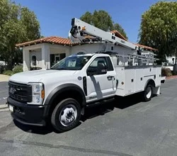 2023 VERSALIFT STP36NE MOUNTED ON 2023 FORD F550