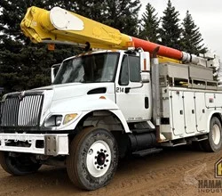2002 Altec AM650 MOUNTED ON 2002 INTERNATIONAL WORKSTAR 7400