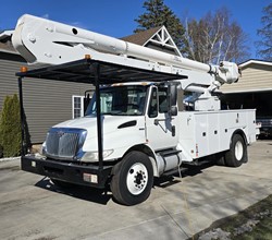 2010 Altec AA755MH MOUNTED ON 2011 INTERNATIONAL DURASTAR 4300