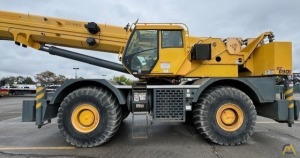 2011 Grove RT890E