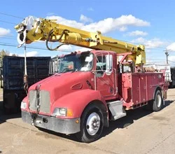 2005 Altec DM47T MOUNTED ON 2005 KENWORTH T300