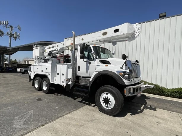 2013 ALTEC AM55 MOUNTED ON 2013 INTERNATIONAL WORKSTAR 7500