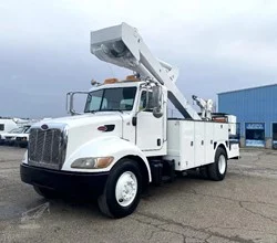 2006 VERSALIFT VST5000MHI MOUNTED ON 2006 PETERBILT 335