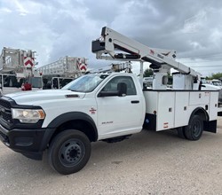 2019 VERSALIFT SST40EIH MOUNTED ON 2019 RAM 5500 TRADESMAN
