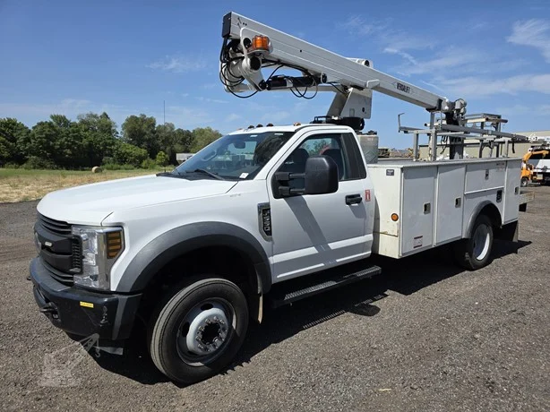 2019 VERSALIFT SST36NE MOUNTED ON 2019 FORD F550
