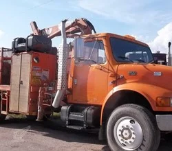 1990 HIAB 090AW MOUNTED ON INTERNATIONAL 4900
